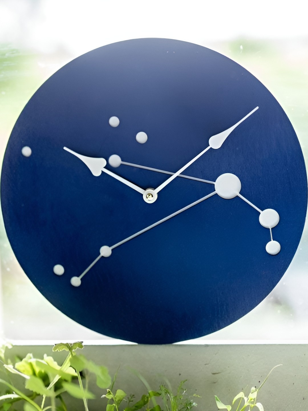 

QEZNEF Blue & White Printed Contemporary Wooden Analogue Wall Clock