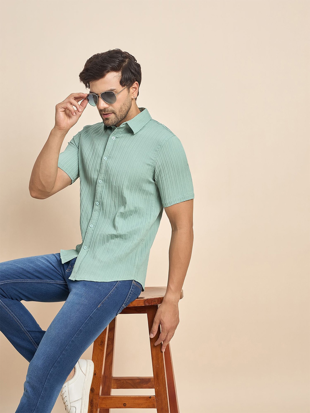 

HERE&NOW Men Spread Collar Vertical Striped Casual Shirt, Sea green