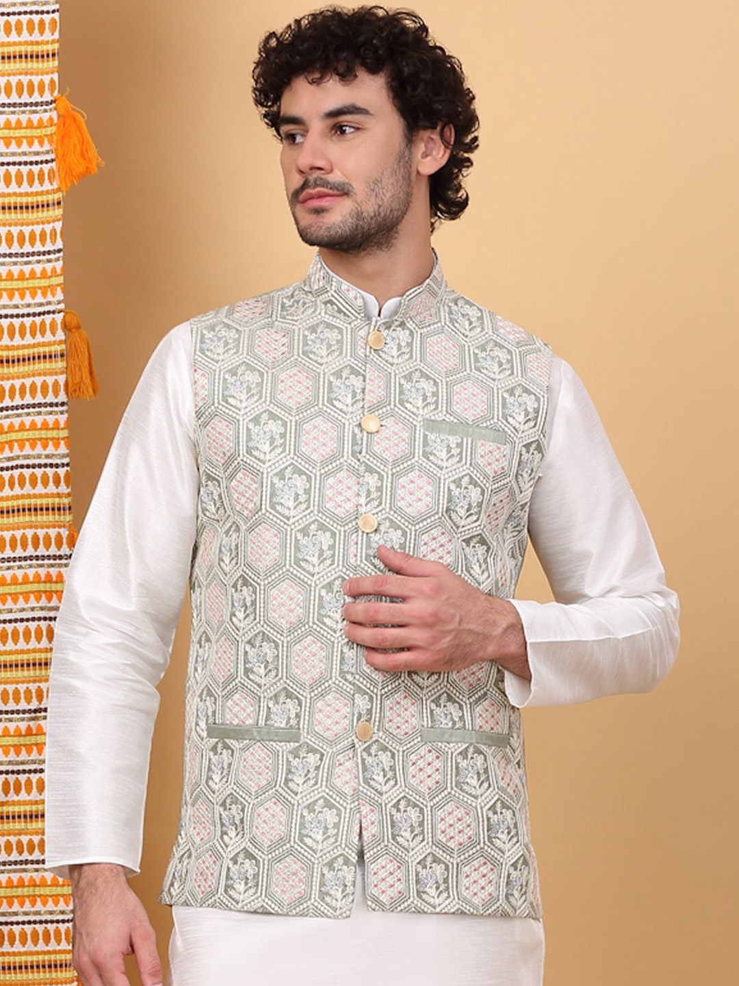

KRAFT INDIA LUXE Men Embroidered Nehru Jackets, Olive
