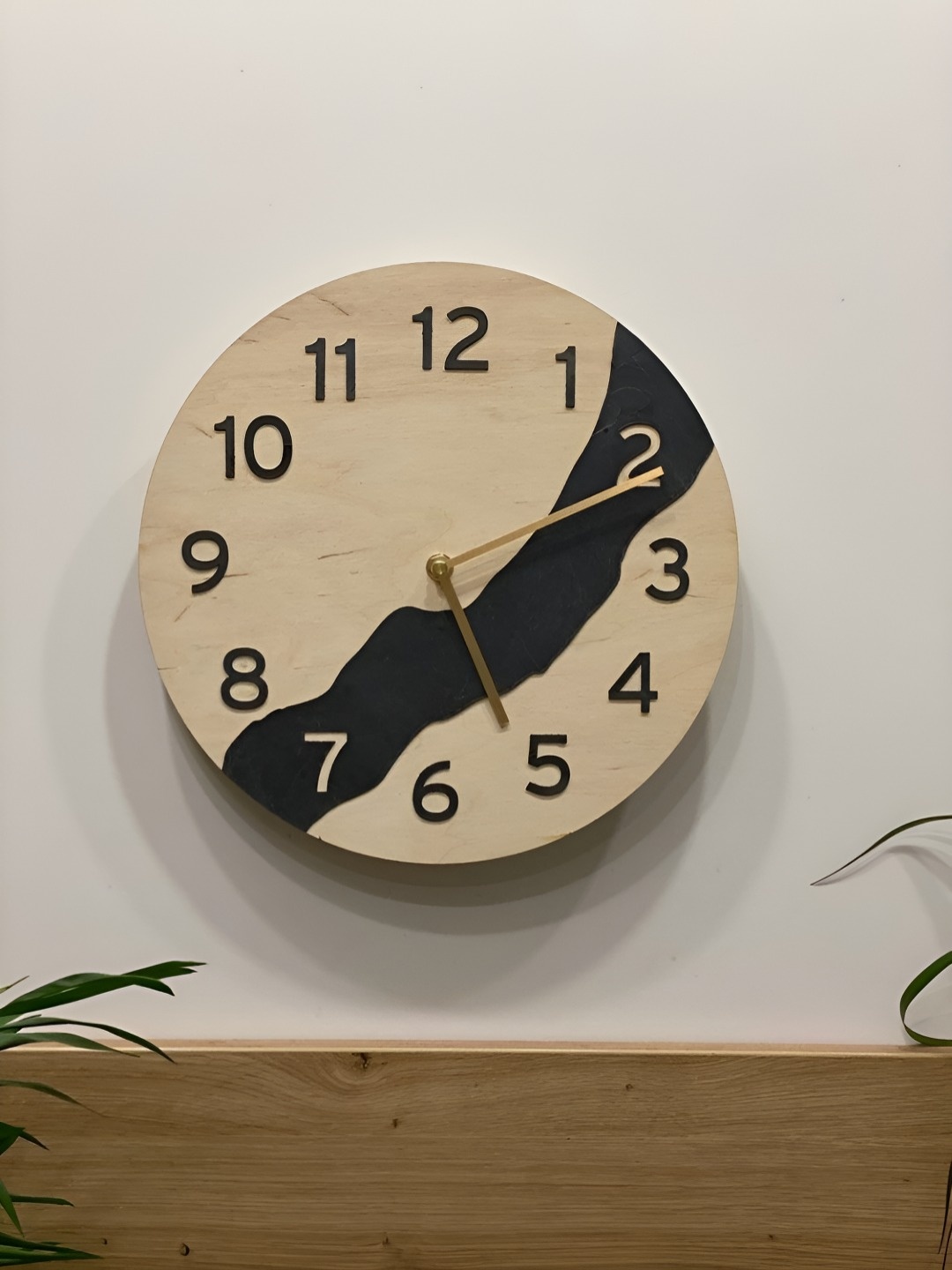 

QEZNEF Beige & Black Round Shaped Contemporary Analogue Wooden Wall Clock