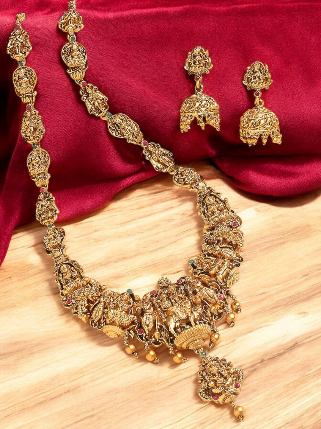 

OOMPH Stone Studded Temple Jewellery Set, Gold