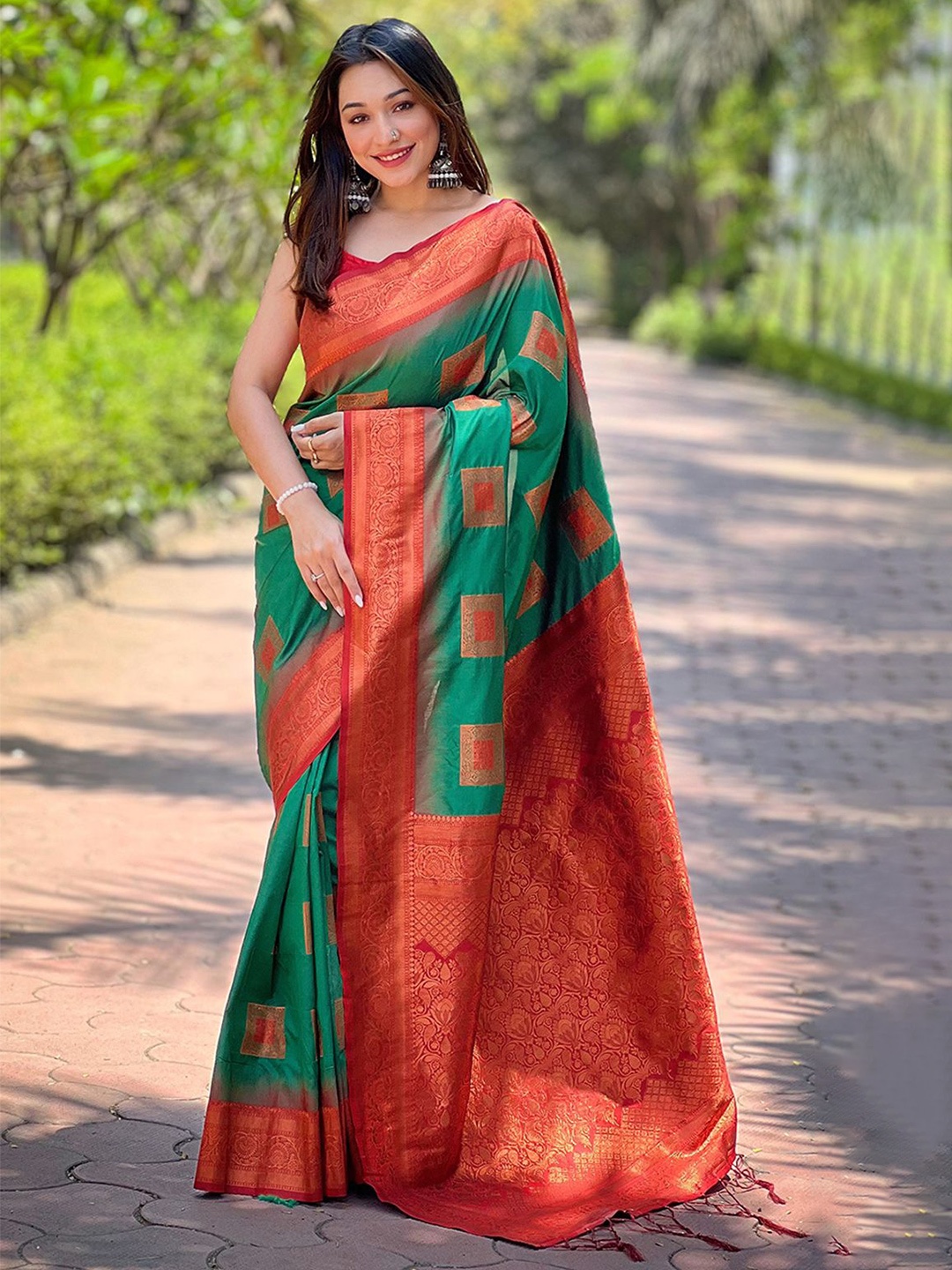 

Panzora Woven Design Zari Banarasi Saree, Green