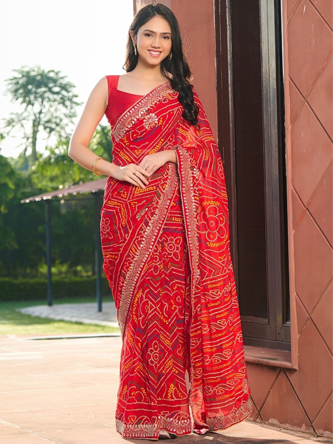 

PRETTY PALLU Bandhani Embroidered Saree, Red