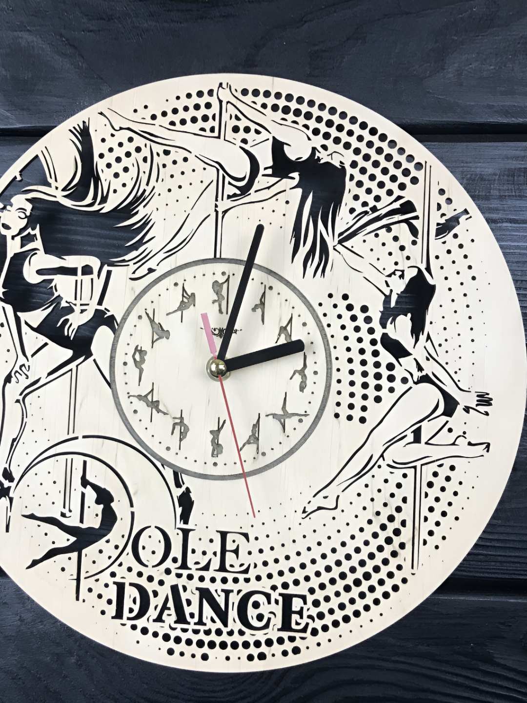 

QEZNEF Beige & Black Printed Contemporary Wooden Analogue Wall Clock