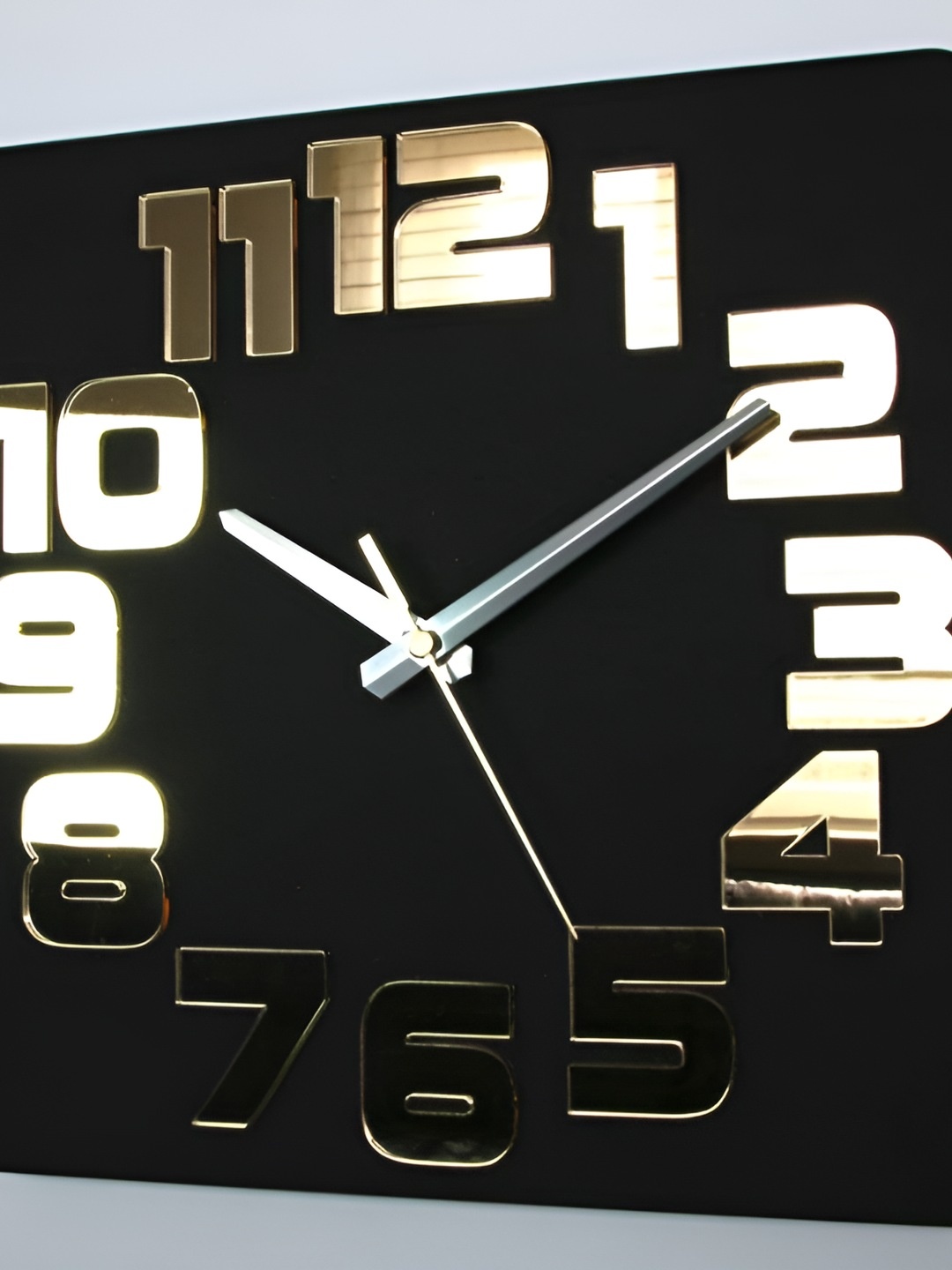 

QEZNEF Black Contemporary Wooden Square Wall Clock