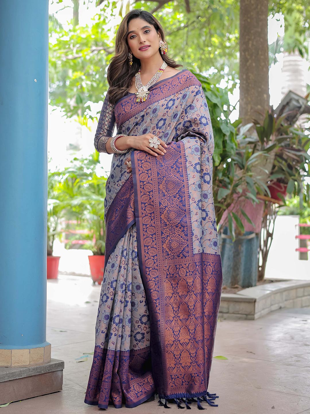 

Mitera Ethnic Motif Zari Kanjeevaram Saree, Grey