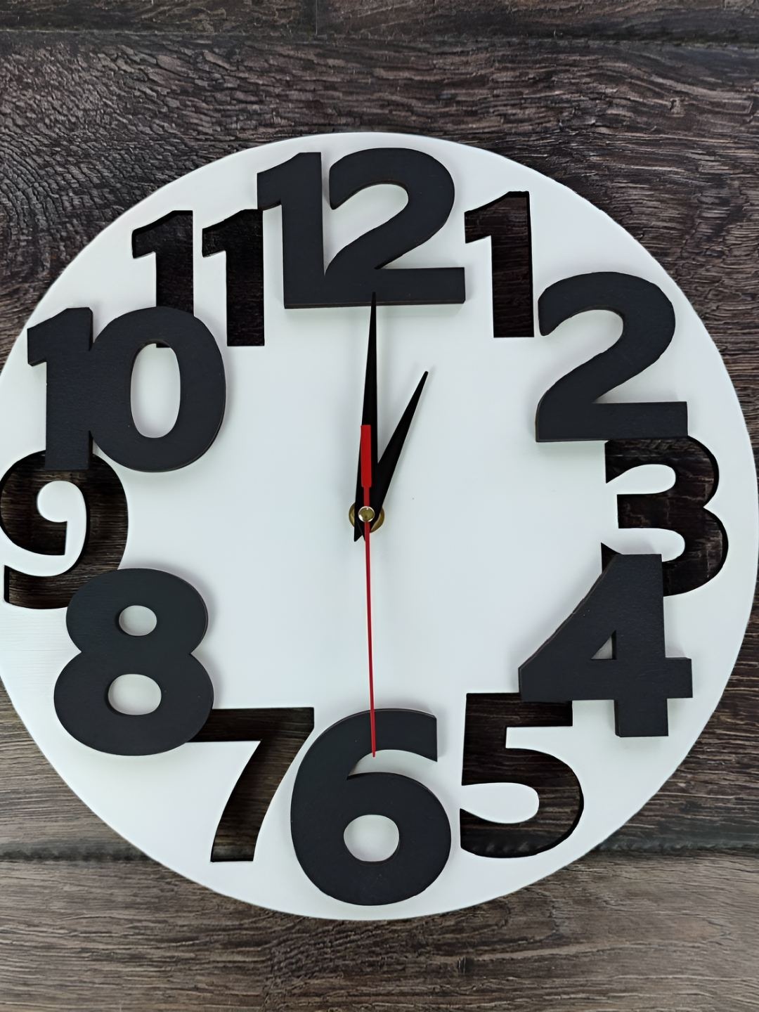 

QEZNEF White Analogue Traditional Wall Clock