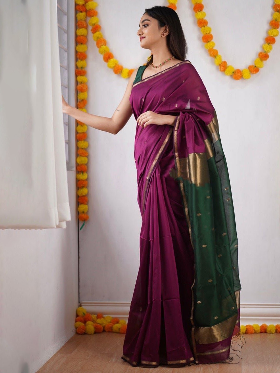 

Kriyansh Woven Design Zari Banarasi Saree, Purple