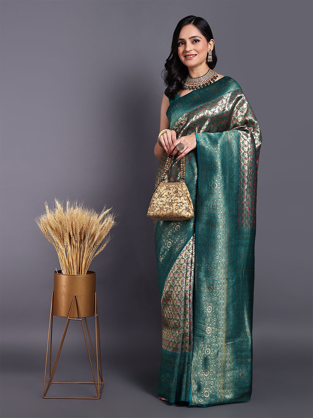 

SWAMI STUDIO Floral Zari Pure Cotton Kanjeevaram Saree, Black