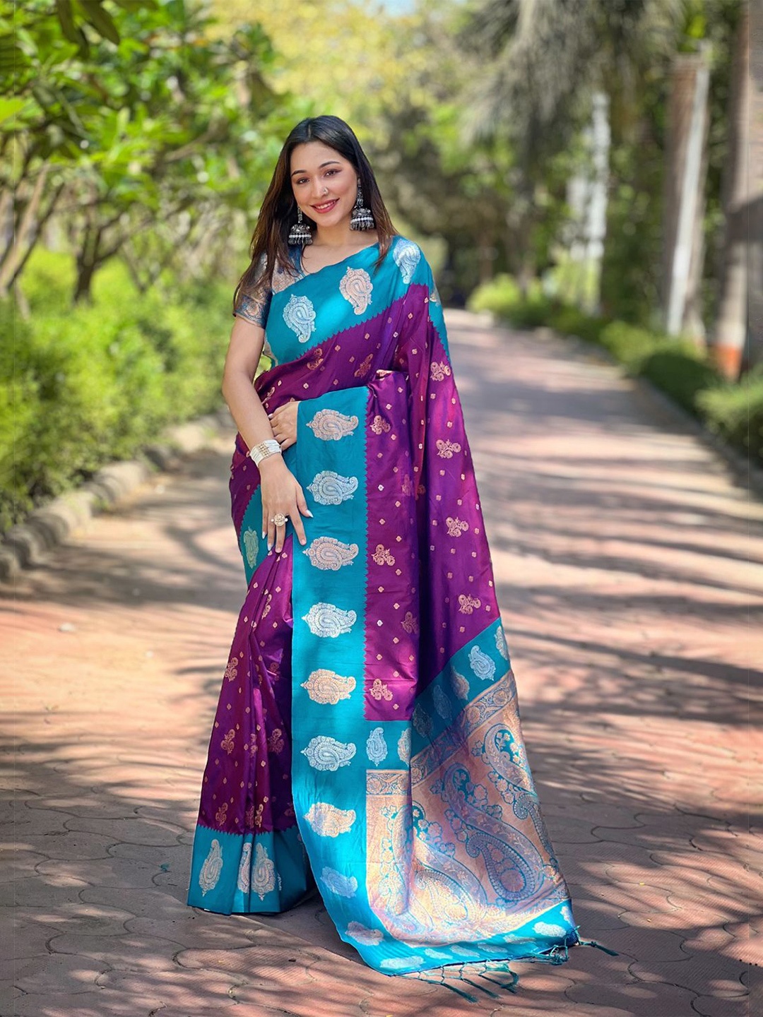 

Panzora Woven Design Zari Banarasi Saree, Purple
