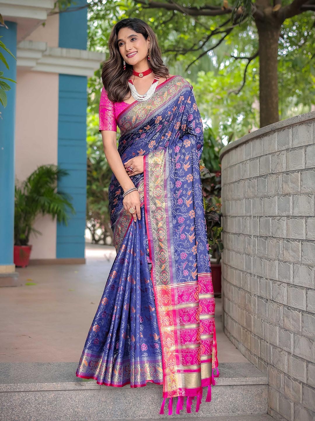 

Mitera Ethnic Motifs Zari Patola Saree, Navy blue