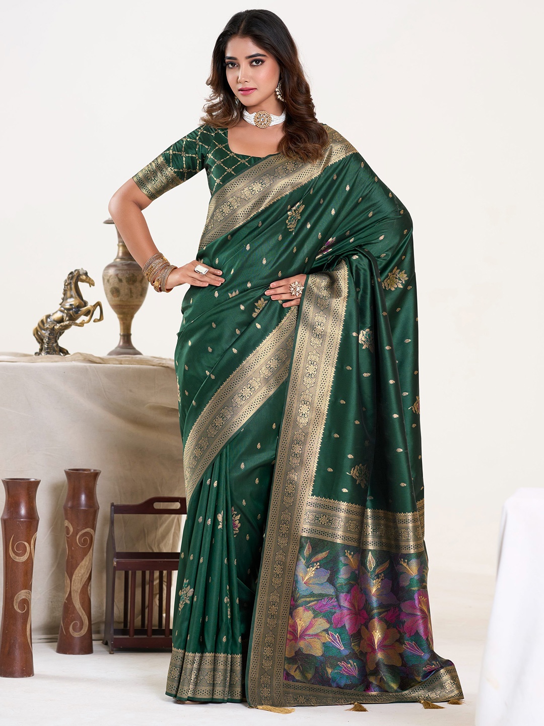 

KAYOMMI Floral Woven Design Zari Pure Silk Banarasi Saree, Green