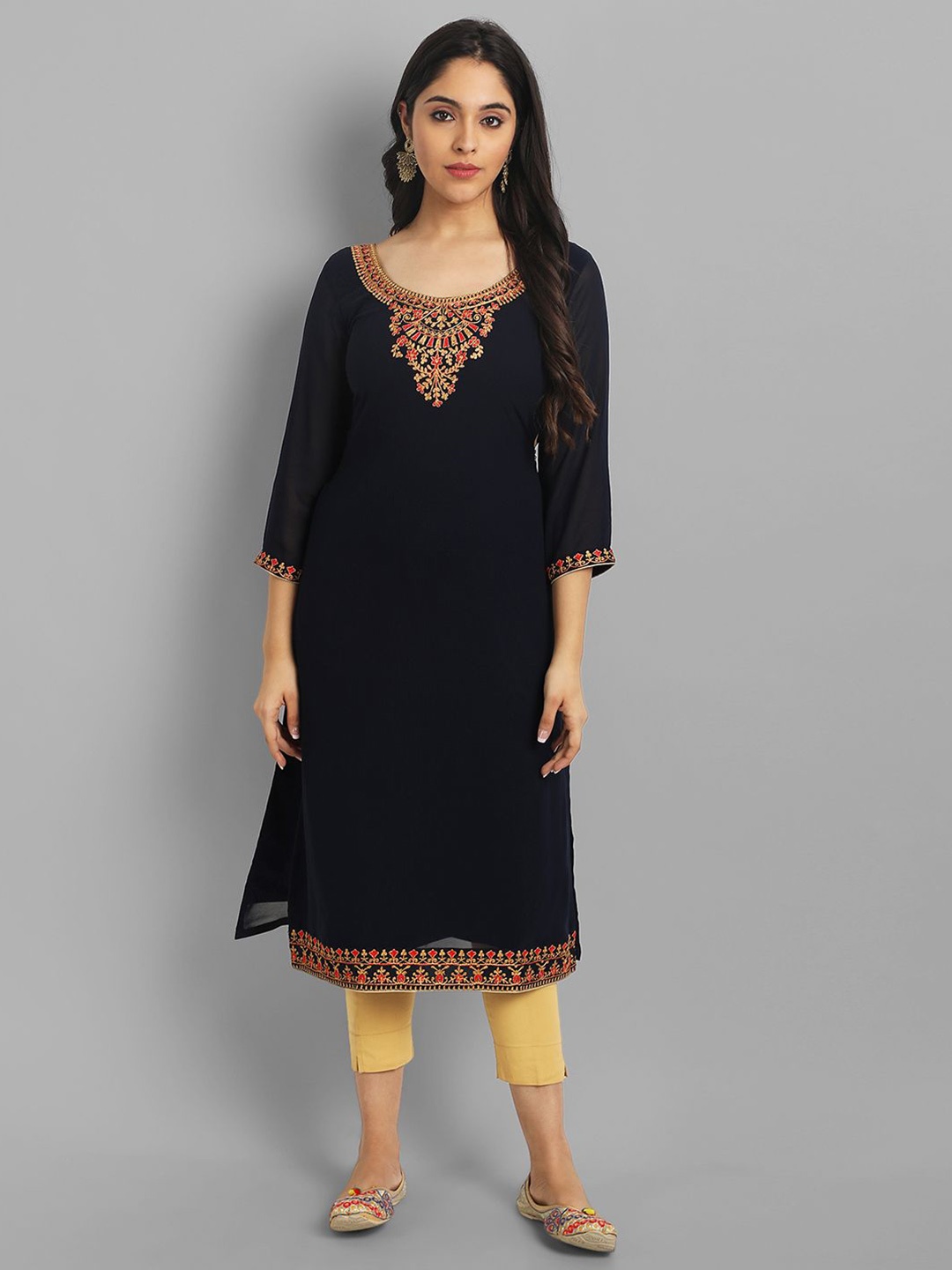 

Vastani Enterprise Women Floral Embroidered Thread Work Kurta, Black