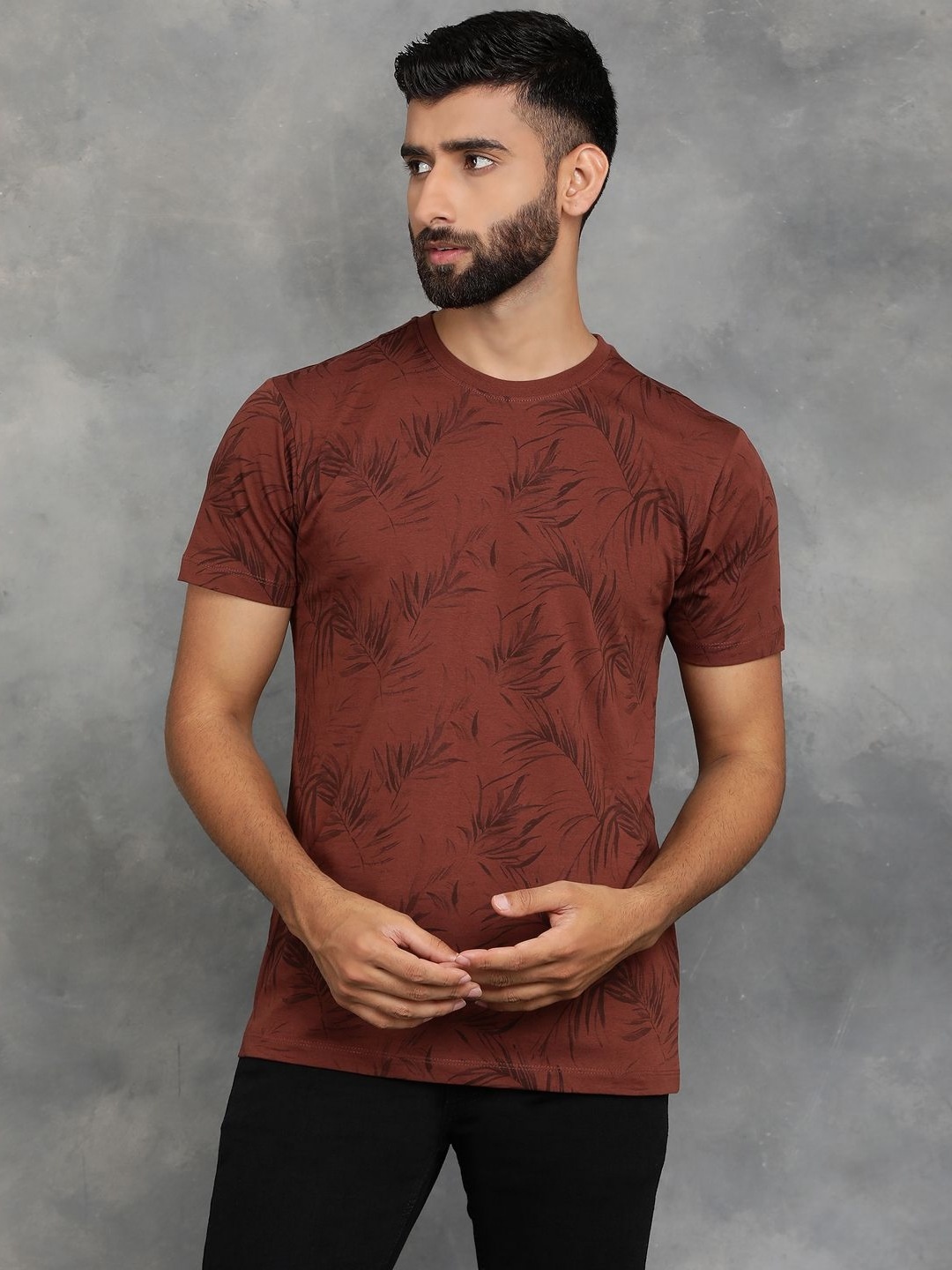 

Greenfibre Men Graphic Printed Round Neck Pure Cotton Slim Fit T-shirt, Brown