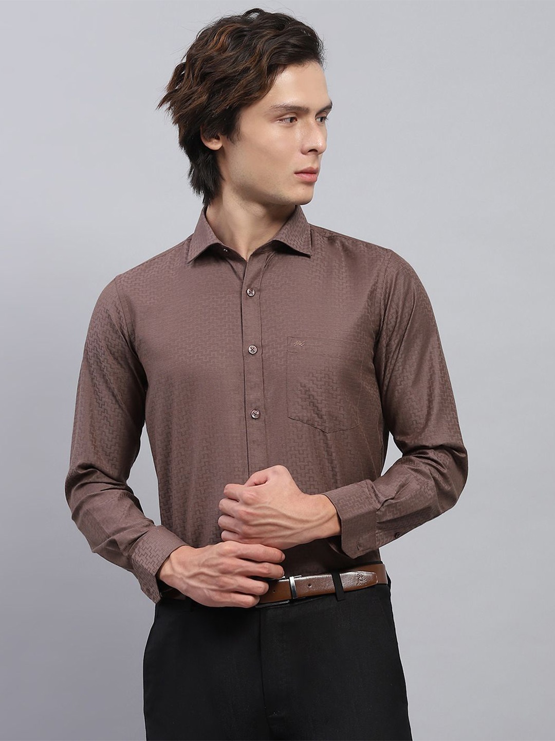 

Monte Carlo Men Spread Collar Solid Cotton Casual Shirt, Brown