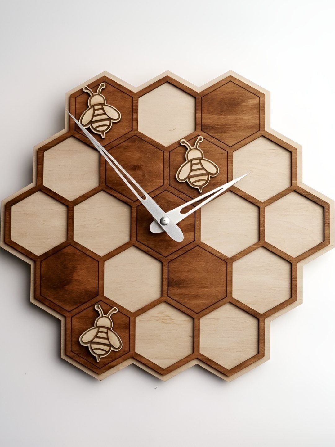 

QEZNEF Beige & Brown Textured Contemporary Wooden Round Analogue Wall Clock