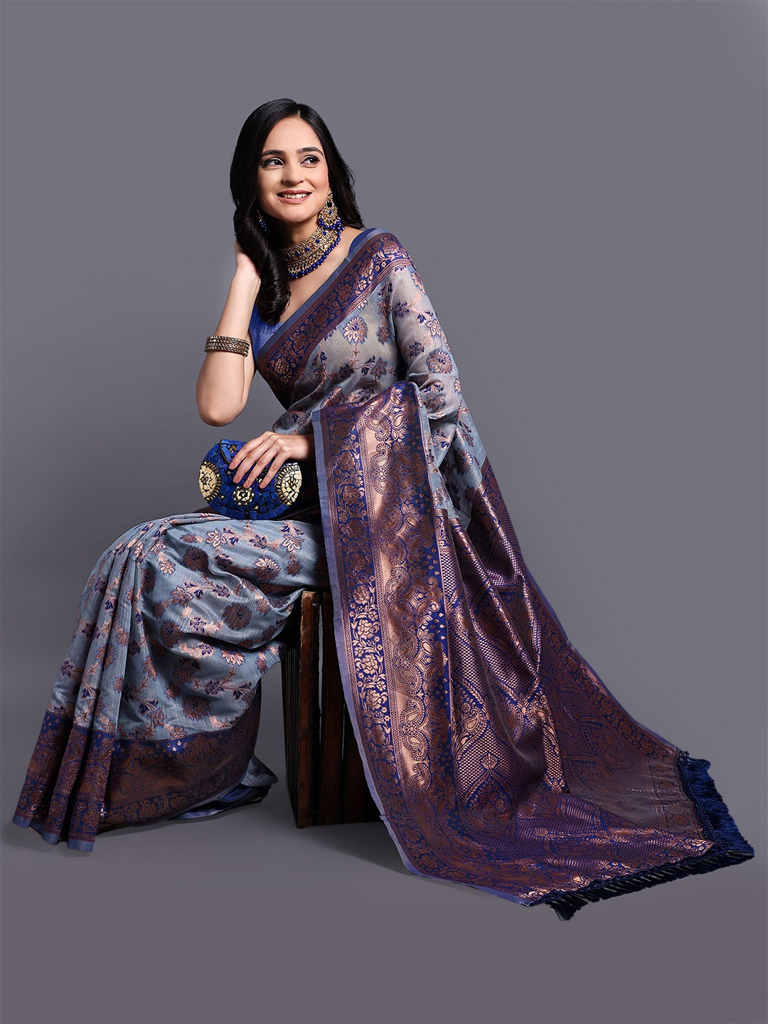 

SWAMI STUDIO Floral Zari Pure Cotton Kanjeevaram Saree, Grey
