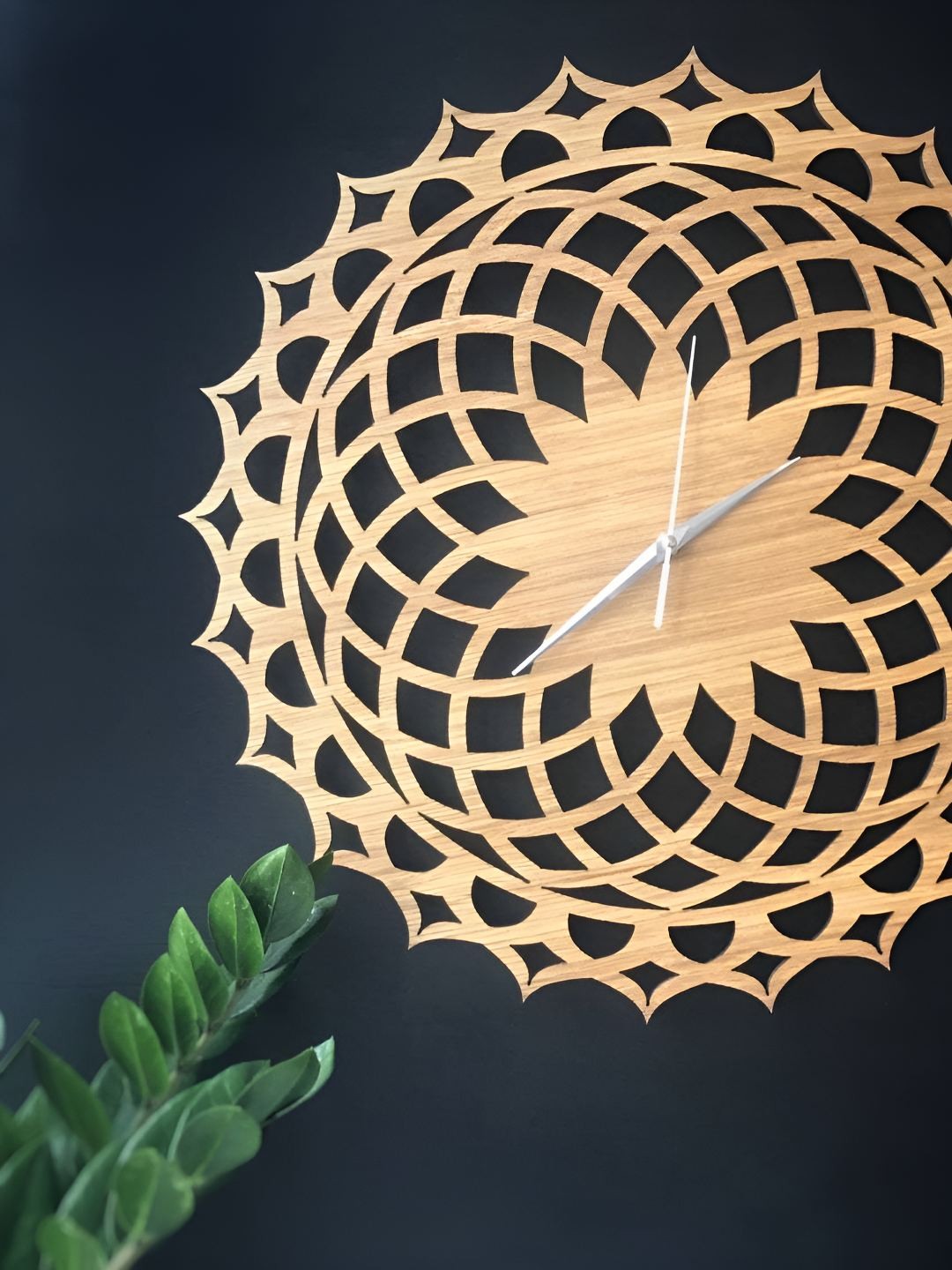 

QEZNEF Brown & White Textured Analogue Contemporary Round Shaped Wooden Wall Clock