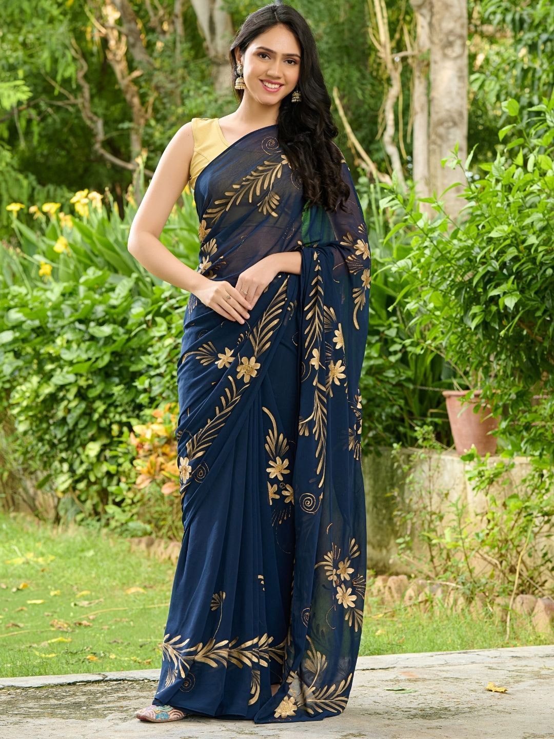 

HOUSE OF JAMOTI Ethnic Motifs Poly Georgette Saree, Navy blue