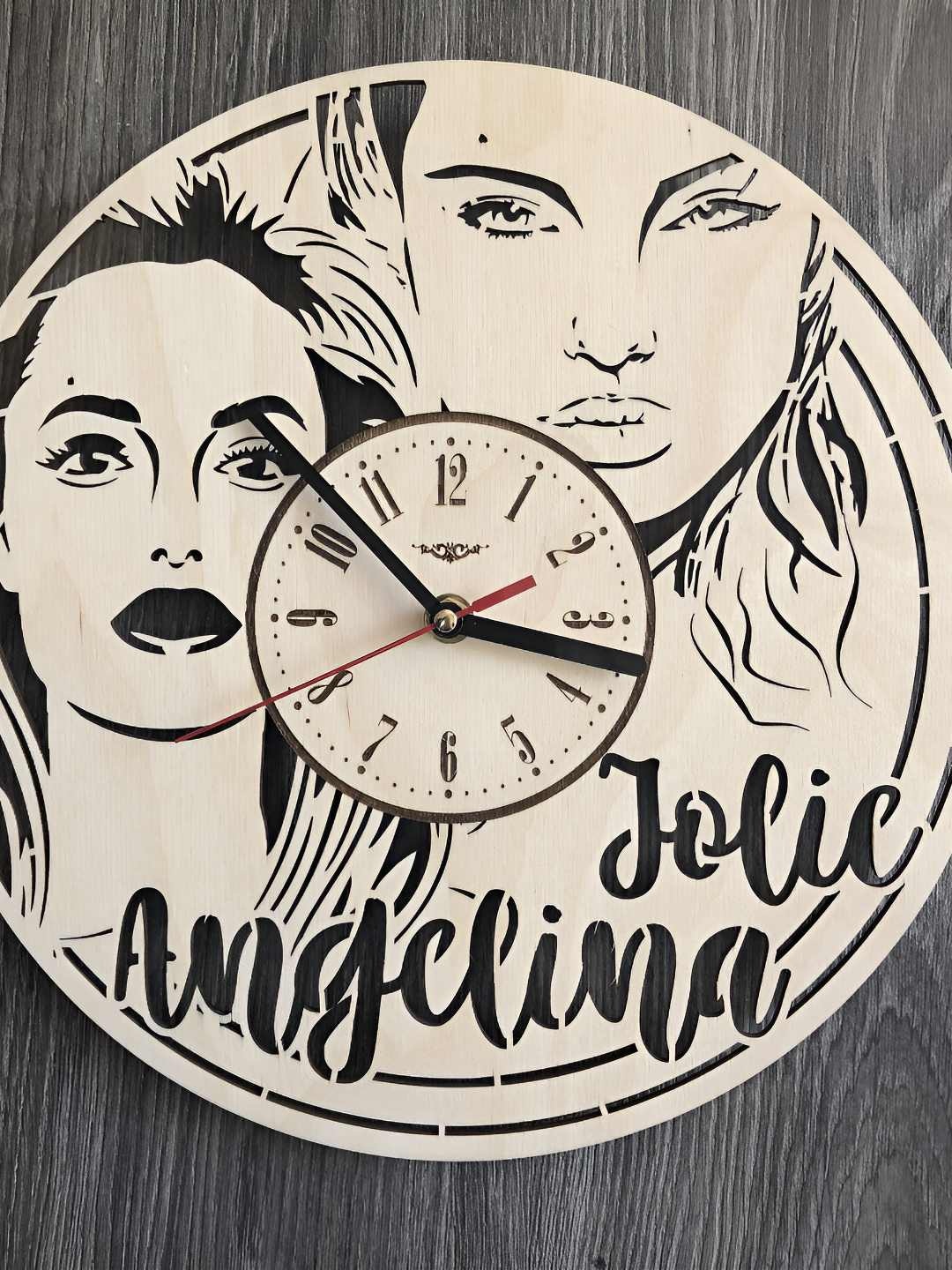 

QEZNEF Beige Textured Round Shaped Contemporary Analogue Wooden Wall Clock