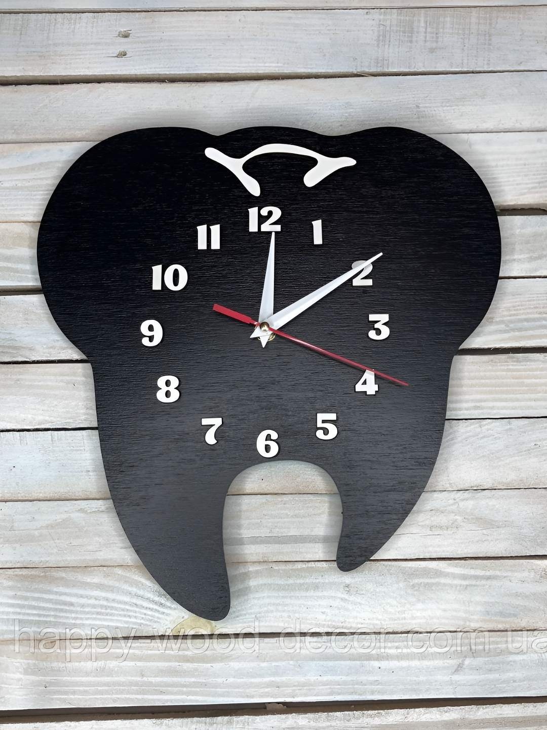 

QEZNEF White & Black Contemporary Analogue Vintage Wall Clock