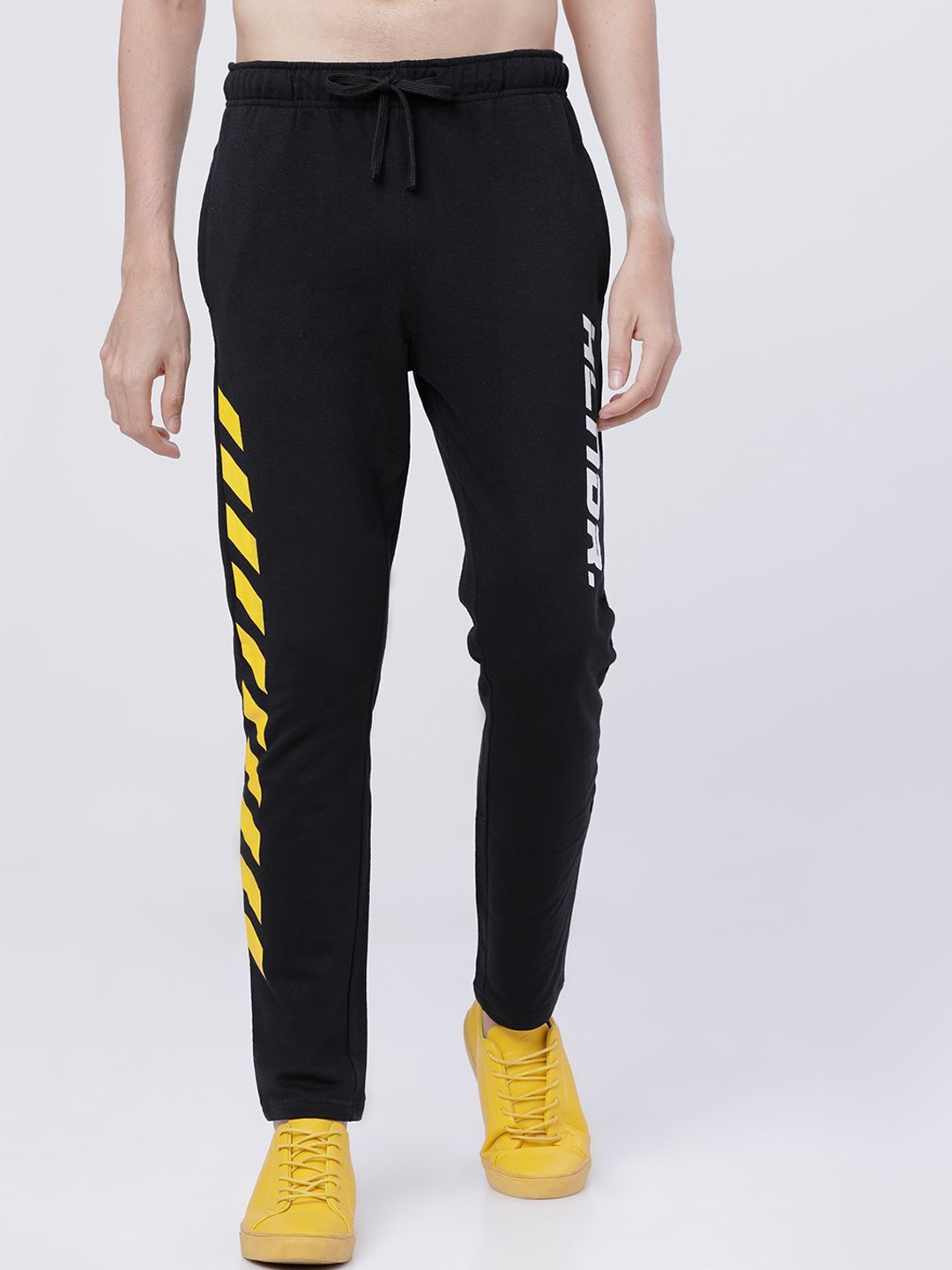 

HIGHLANDER Men Typography Slim Fit Mid Rise Track Pants, Black