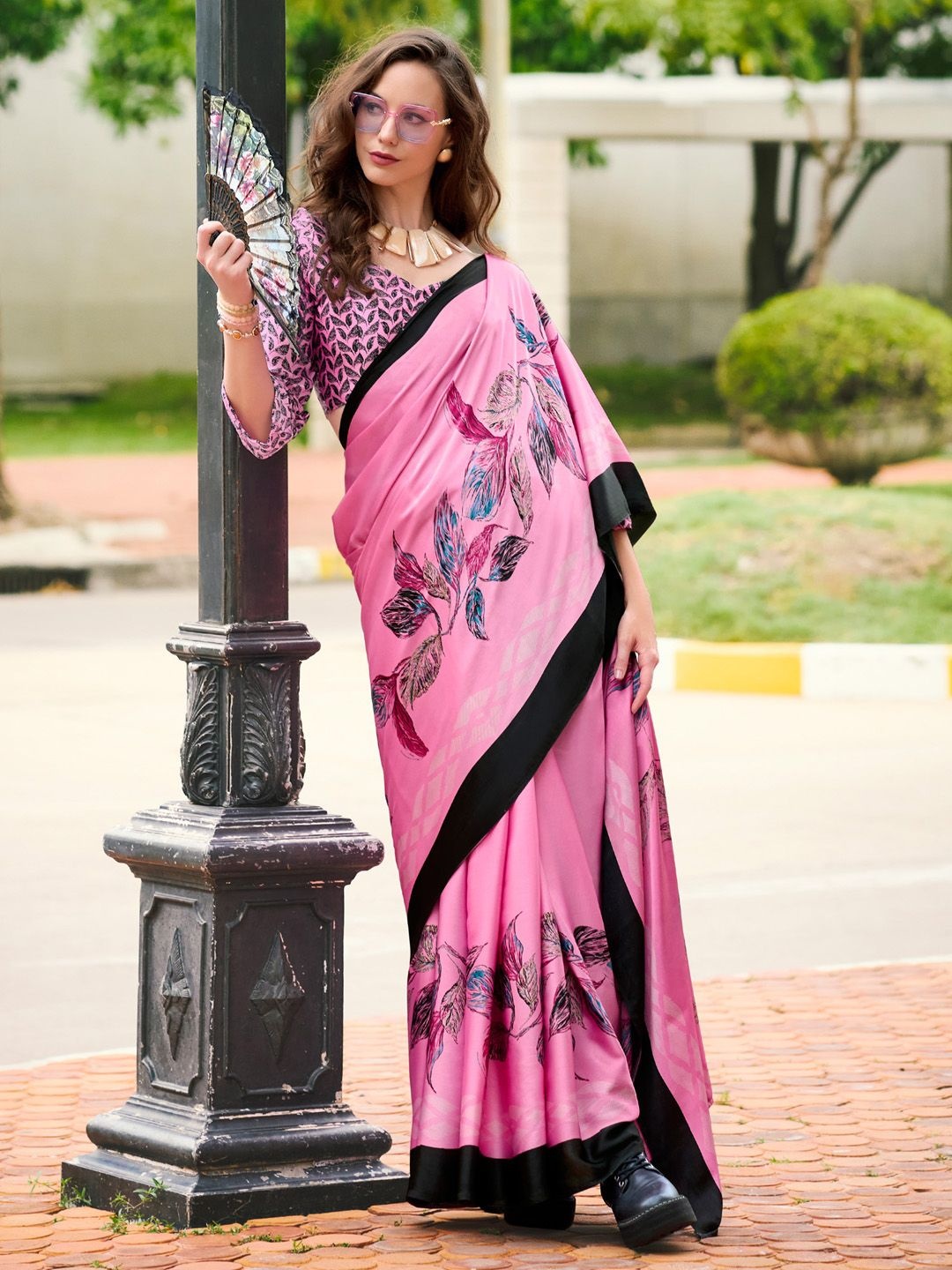 

Anouk Floral Printed Saree With Blouse Piece, Pink