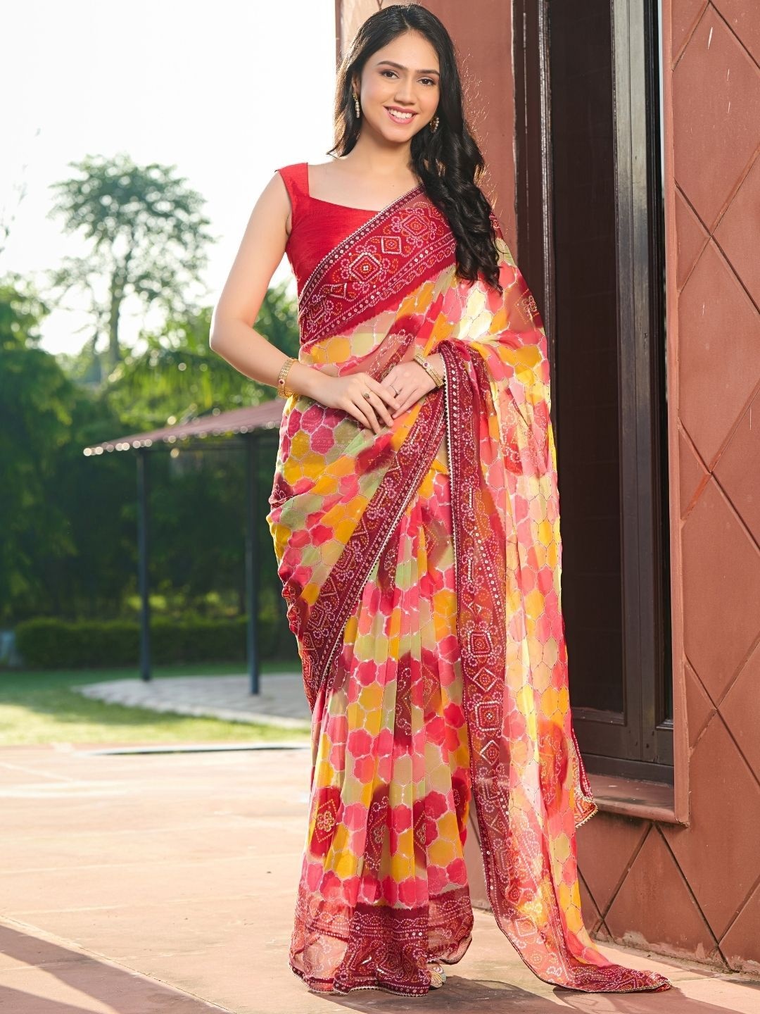 

PRETTY PALLU Bandhani Printed Saree, Red