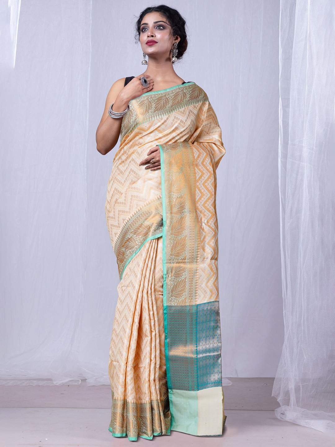 

Unnati Silks Woven Design Tissue Handloom Banarasi Saree, Cream