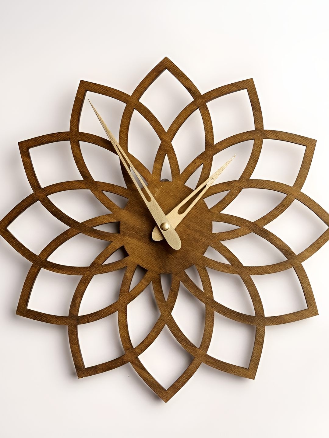 

QEZNEF Brown Textured Abstract Shaped Wooden Analogue Contemporary Wall Clock