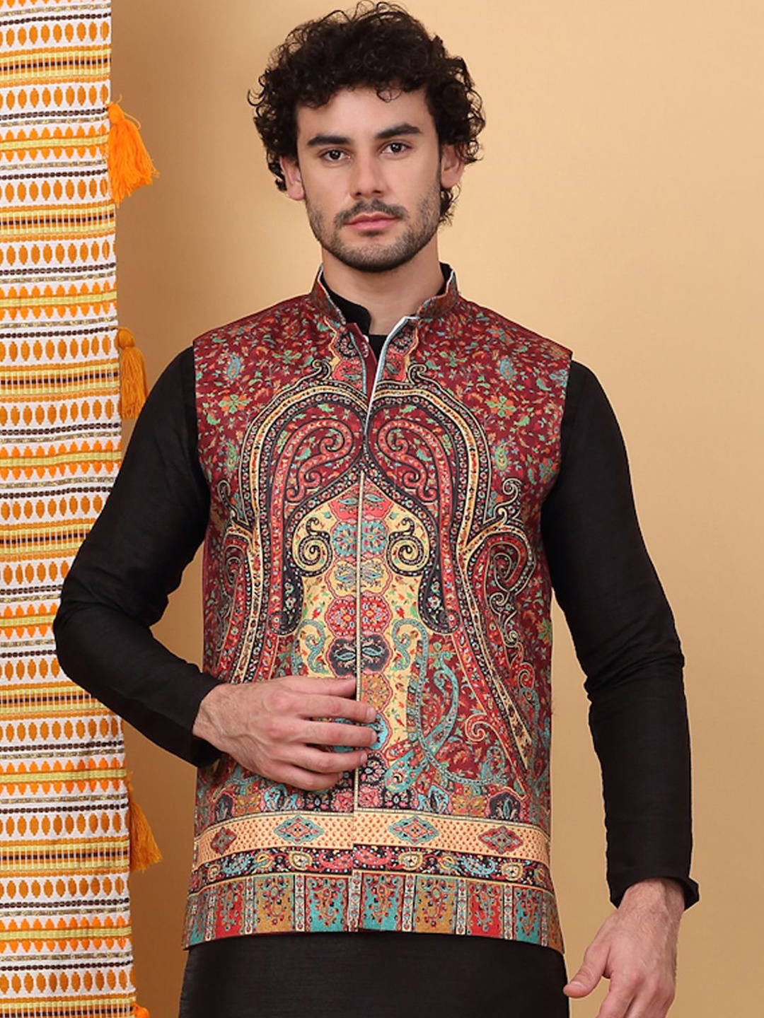 

KRAFT INDIA LUXE Men Paisley Printed Woven Nehru Jackets, Maroon