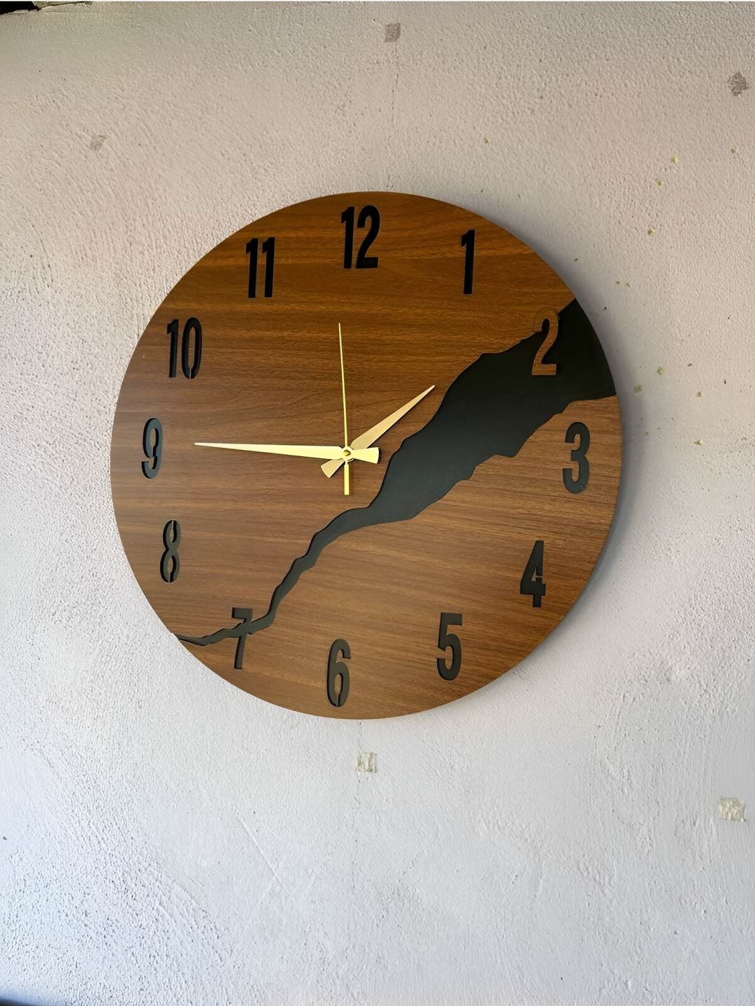 

QEZNEF Brown & Black Textured Round Shaped Contemporary Analogue Wooden Wall Clock