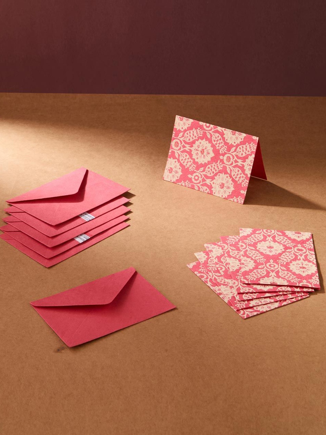 

Fabindia Pink & Off White 6 Pieces Paper Printed Sarkhaab Gift Card