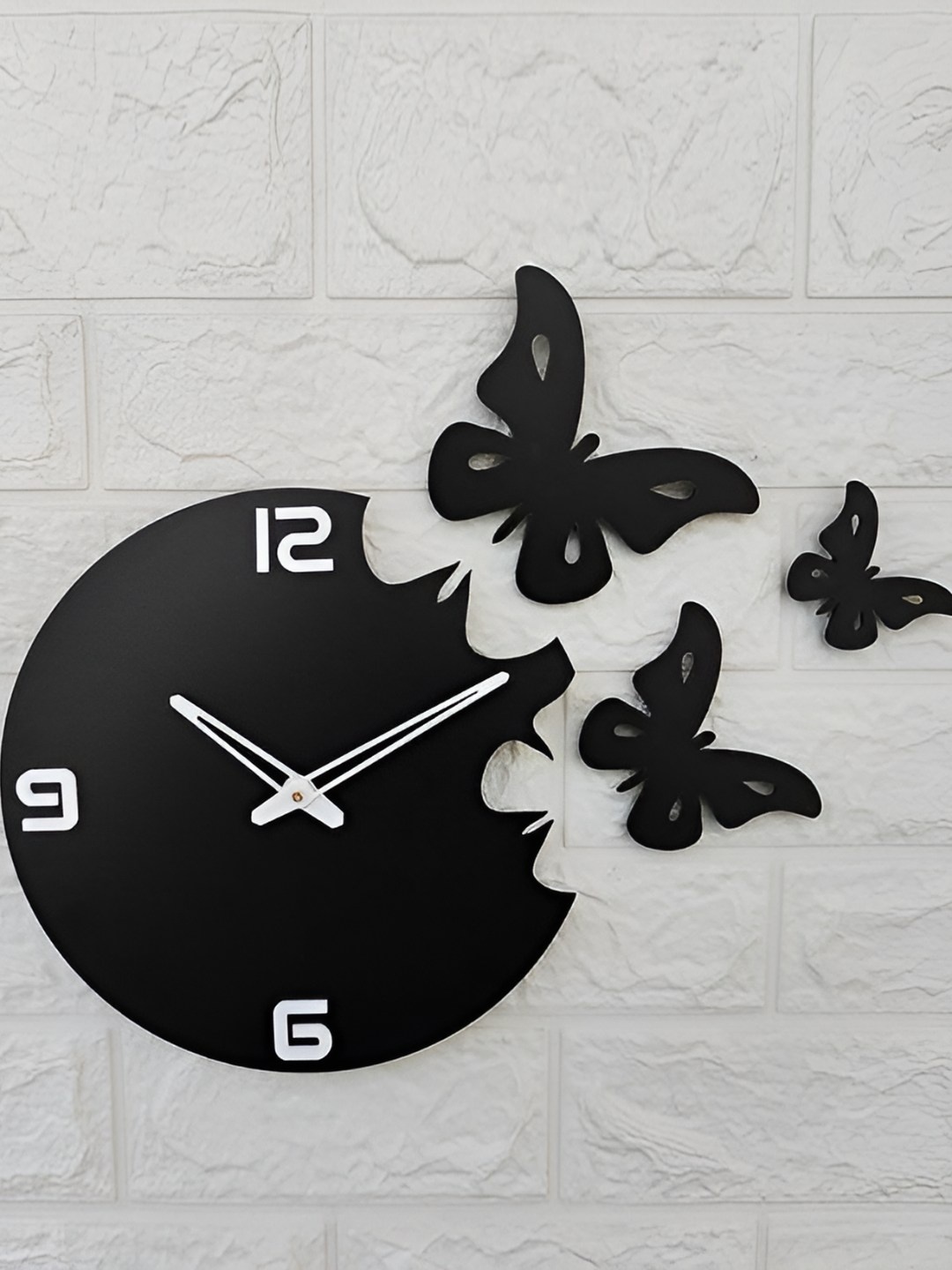 

QEZNEF White & Black Textured Contemporary Abstract Shaped Wooden Wall Clock