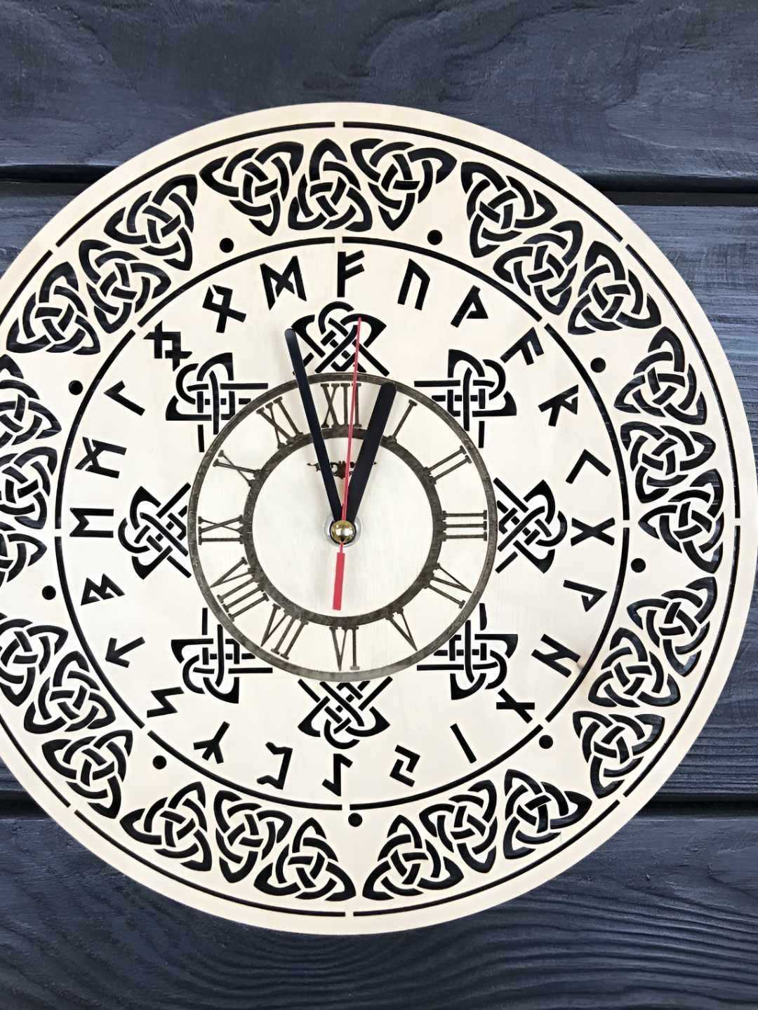 

QEZNEF Beige and Black Wooden Textured Analogue Contemporary Wall Clock