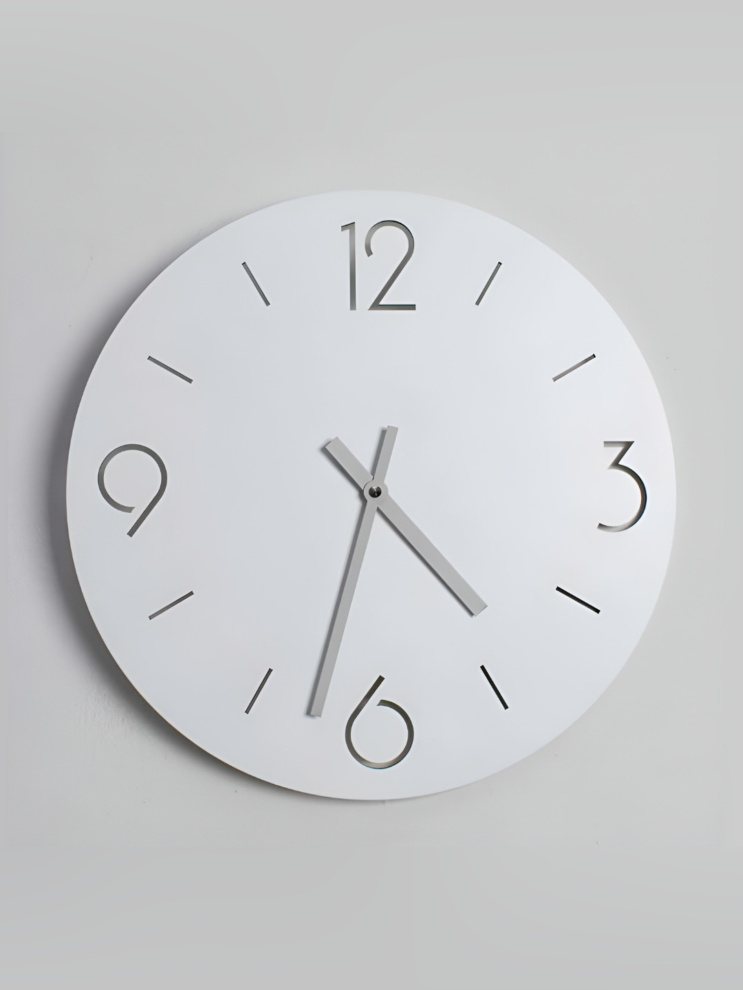 

QEZNEF White & Grey Contemporary Round Shaped Wooden Wall Clock