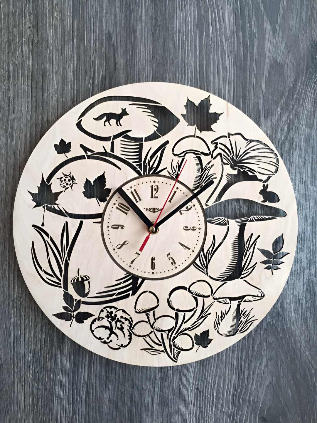 

QEZNEF Brown & Beige Round Shaped Wooden Contemporary Wall Clock