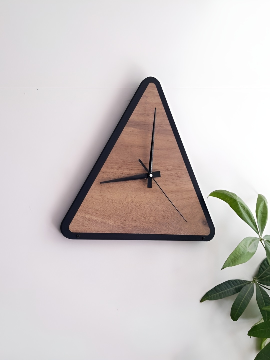 

QEZNEF Black Geometric Analogue Traditional Wall Clock