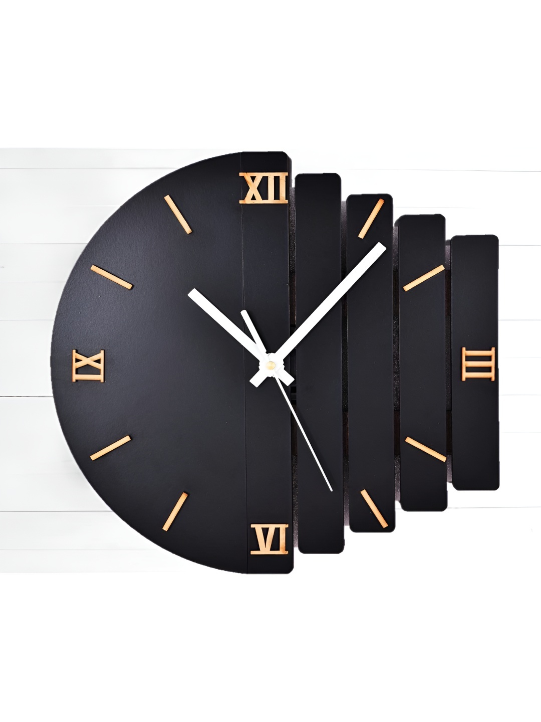 

QEZNEF Black Quirky Round Contemporary Analogue Wooden Wall Clock Without Glass