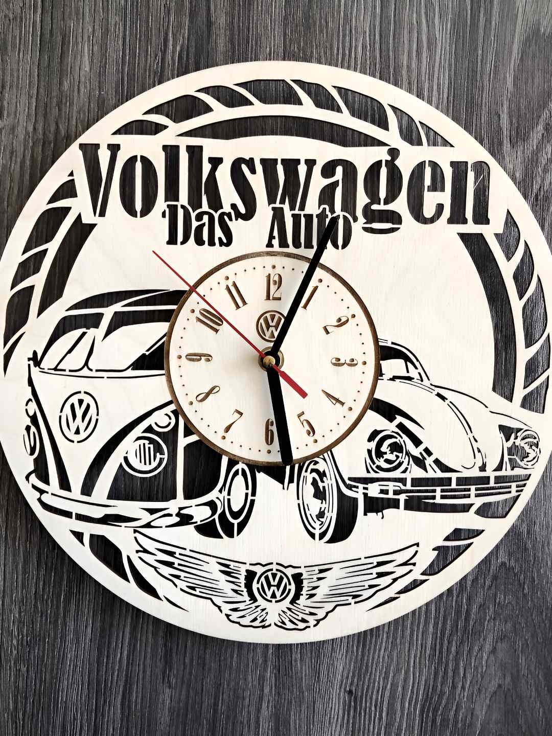 

QEZNEF Beige & Black Textured Round Shaped Wooden Contemporary Wall Clock