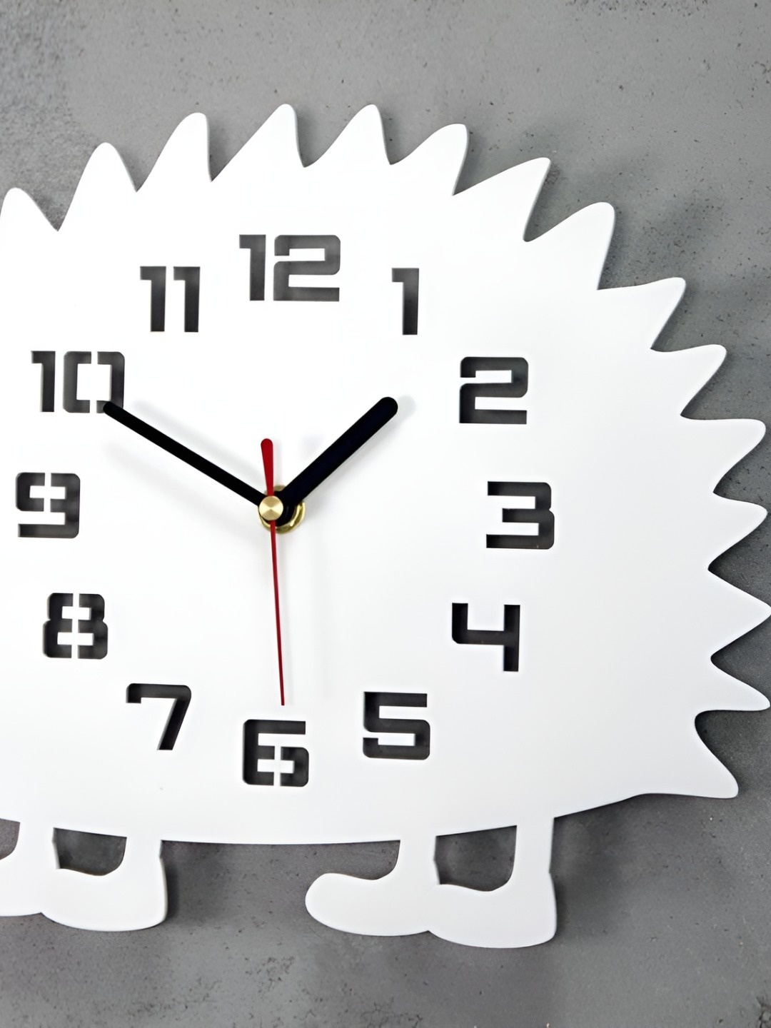 

QEZNEF White & Black Textured Animal Shaped Contemporary Analogue Wooden Wall Clock