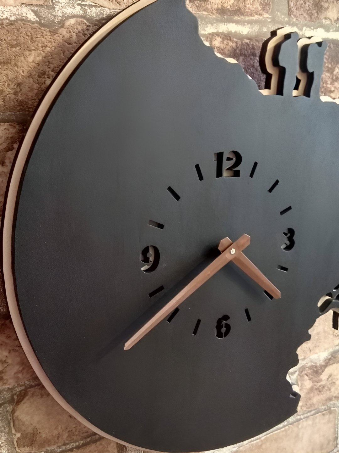 

QEZNEF Black Textured Analogue Wooden Contemporary Wall Clock