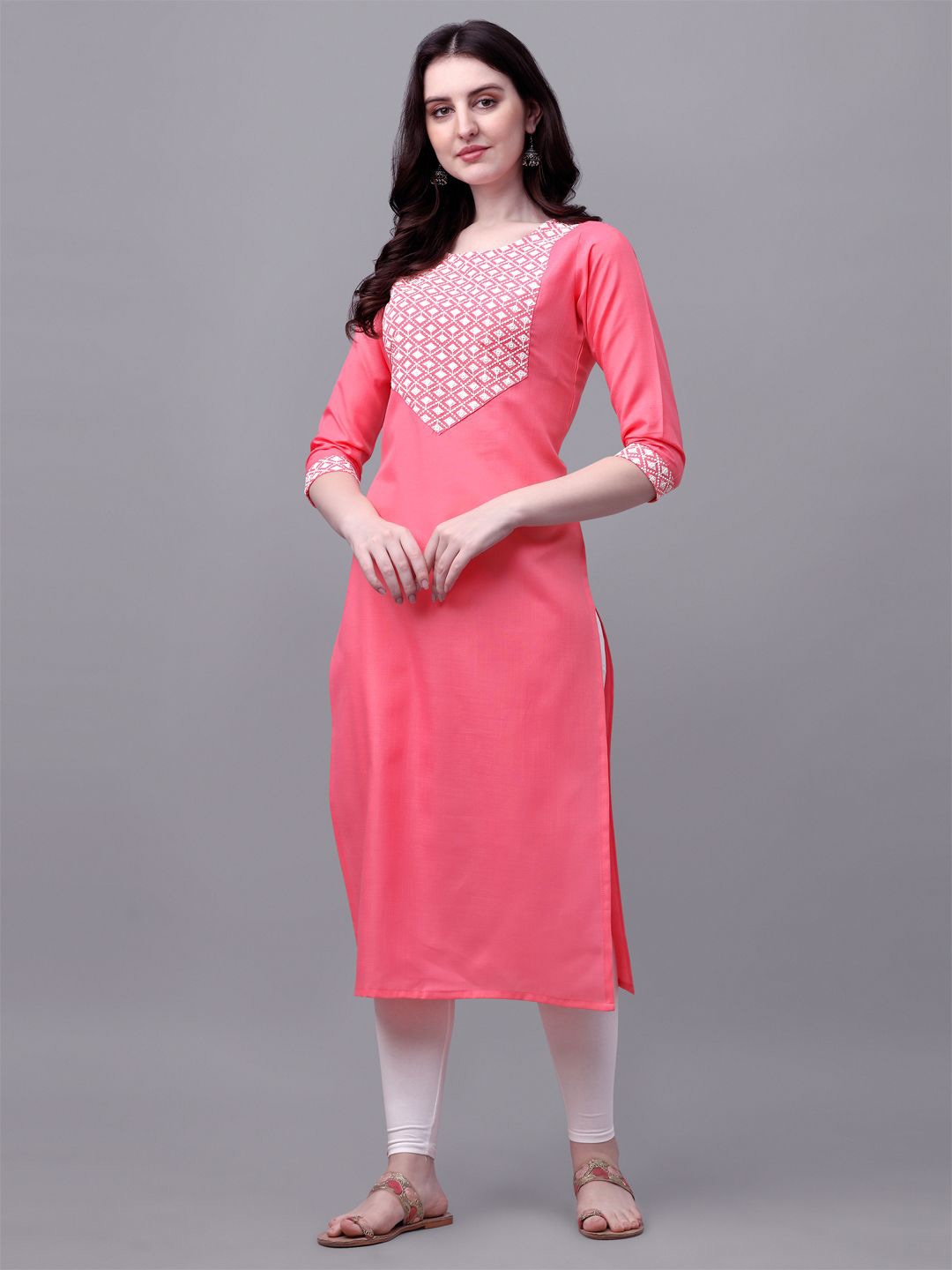 

PARNAVI Embroidered Straight Kurta, Pink