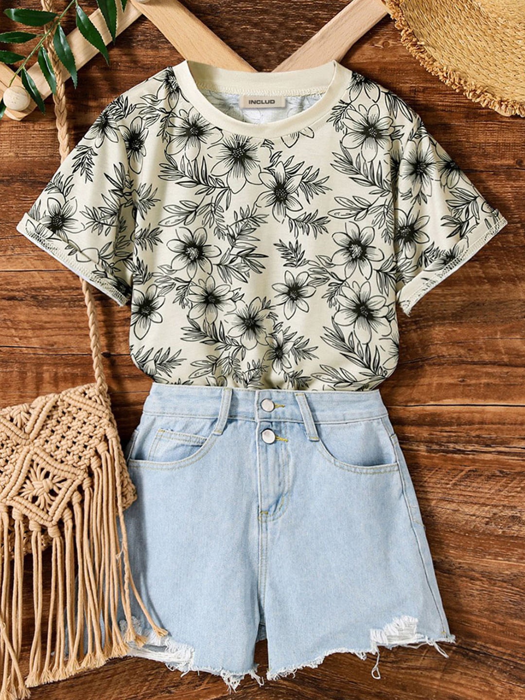 

INCLUD Girls Floral Printed T-shirt With Shorts, Off white
