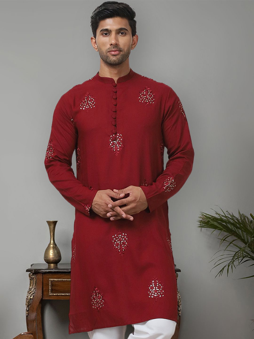 

Jompers Floral Embroidered Sequinned Straight Kurta, Maroon