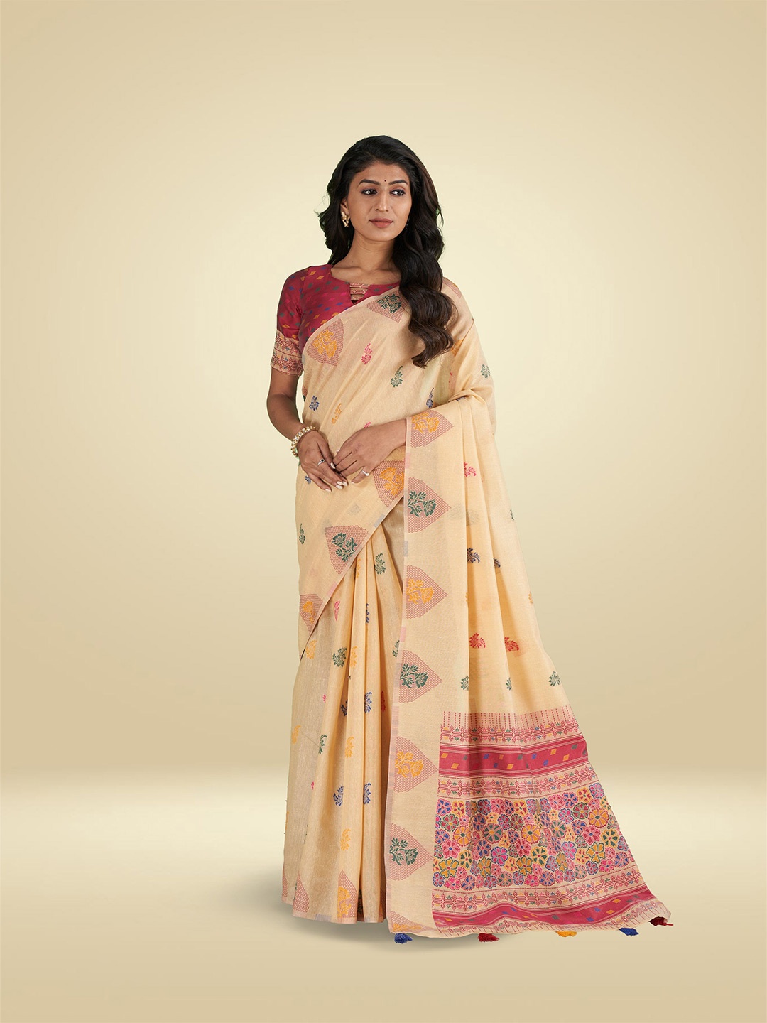 

SARHA Floral Pure Cotton Beige Colour, Floral Pattern, Unstitched Blouse Saree