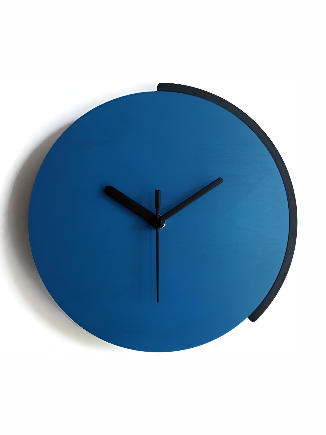 

QEZNEF Blue & Black Contemporary Round Shaped Wooden Wall Clock
