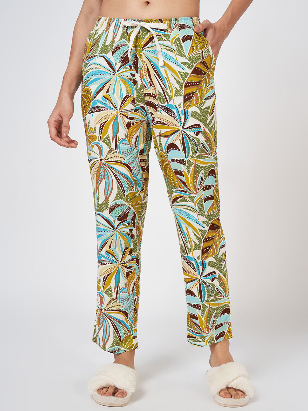 

Dreamz by Pantaloons Women Printed Lounge Pants, Cream