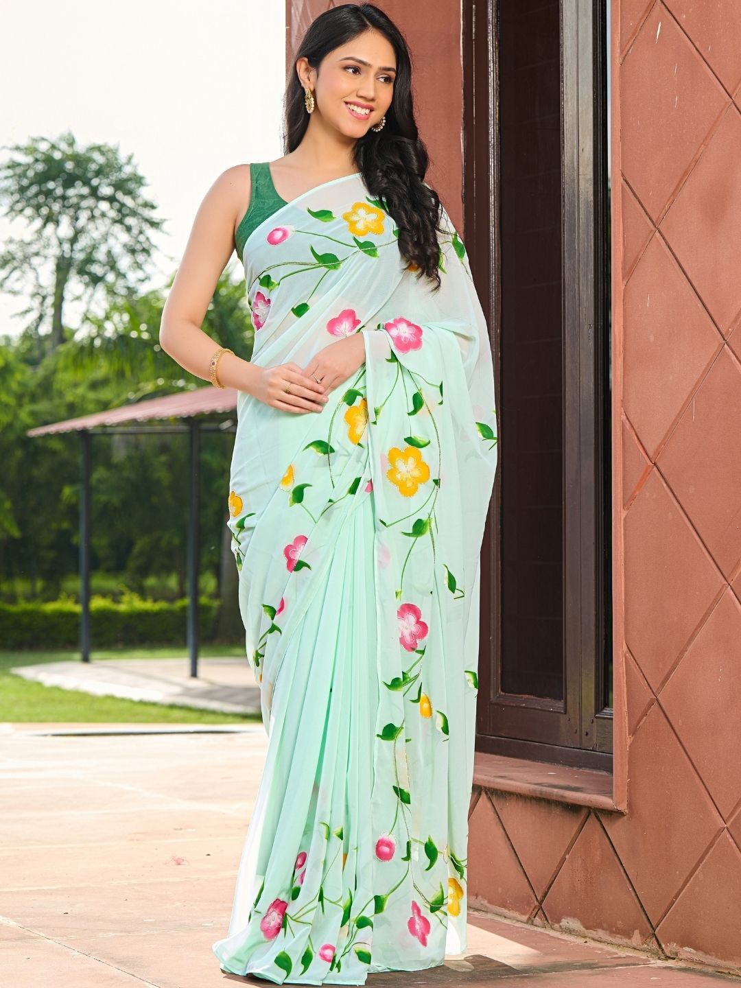 

HOUSE OF JAMOTI Floral Poly Georgette Saree, Green