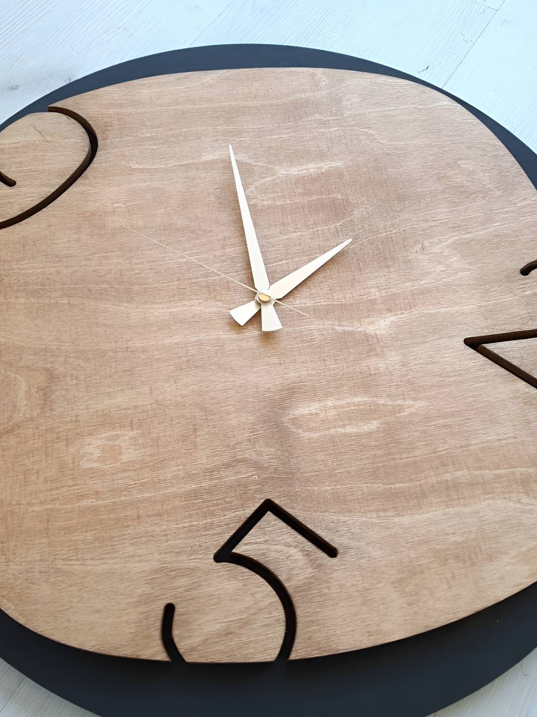 

QEZNEF Brown & Black Round Shaped Wooden Contemporary Wall Clock